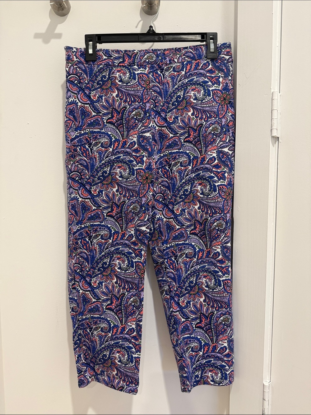 Isaac Mizrahi Paisley Stretch Cropped Pull Up Pants in Navy and Pink size 12p